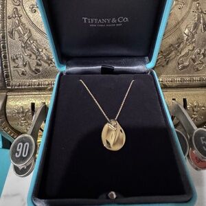 Tiffany & Co. Elsa Peretti Madonna Pendant 18k Gold